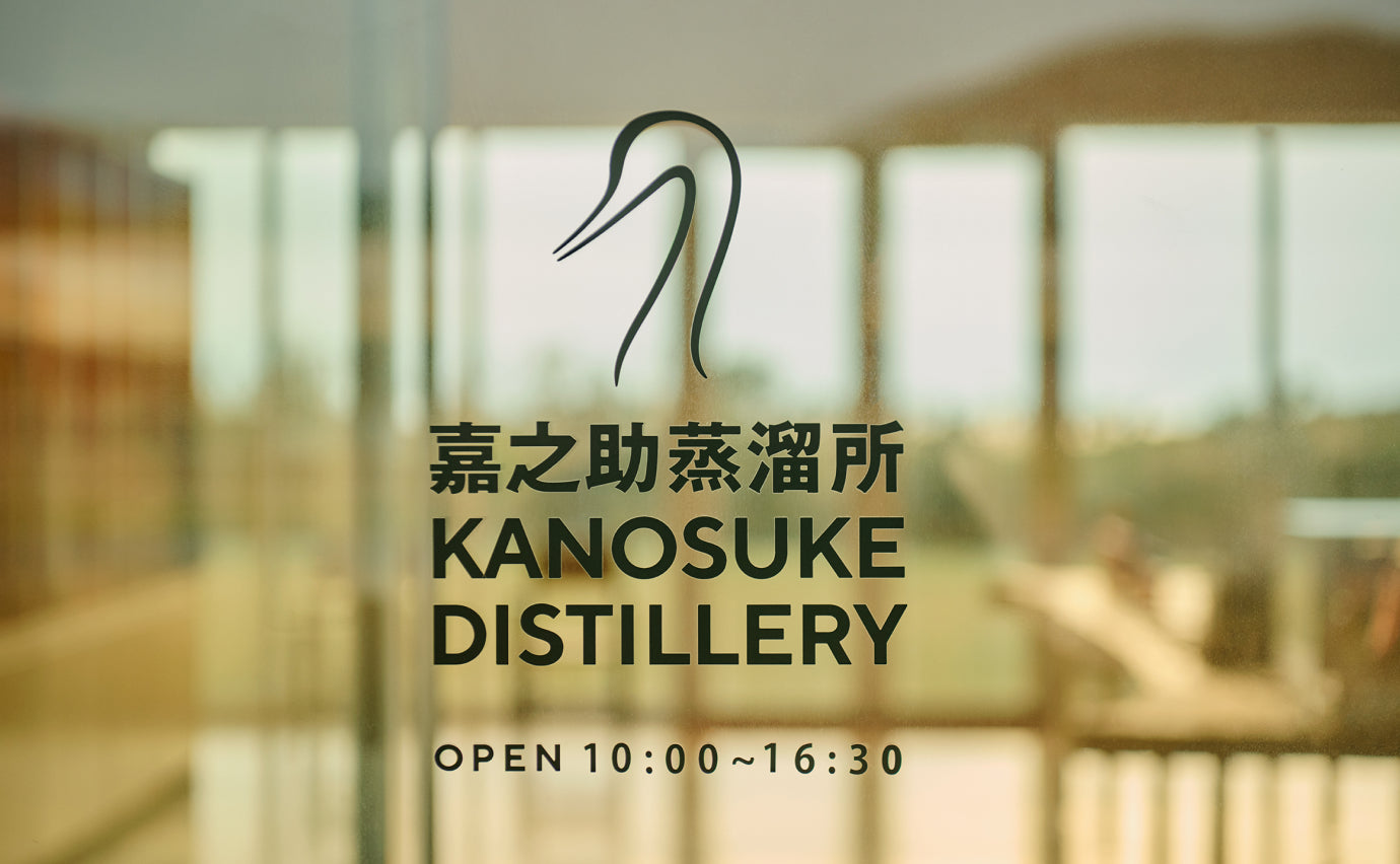 本棟1階のショップにて受付